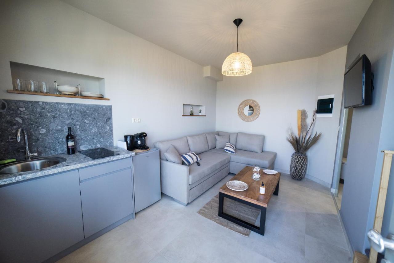 Theros Suites Dhiminio Luaran gambar