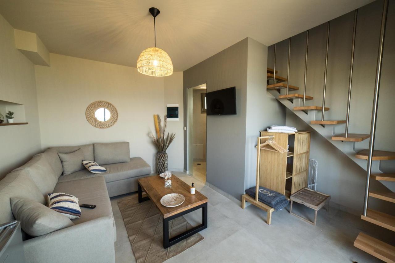 Theros Suites Dhiminio Luaran gambar