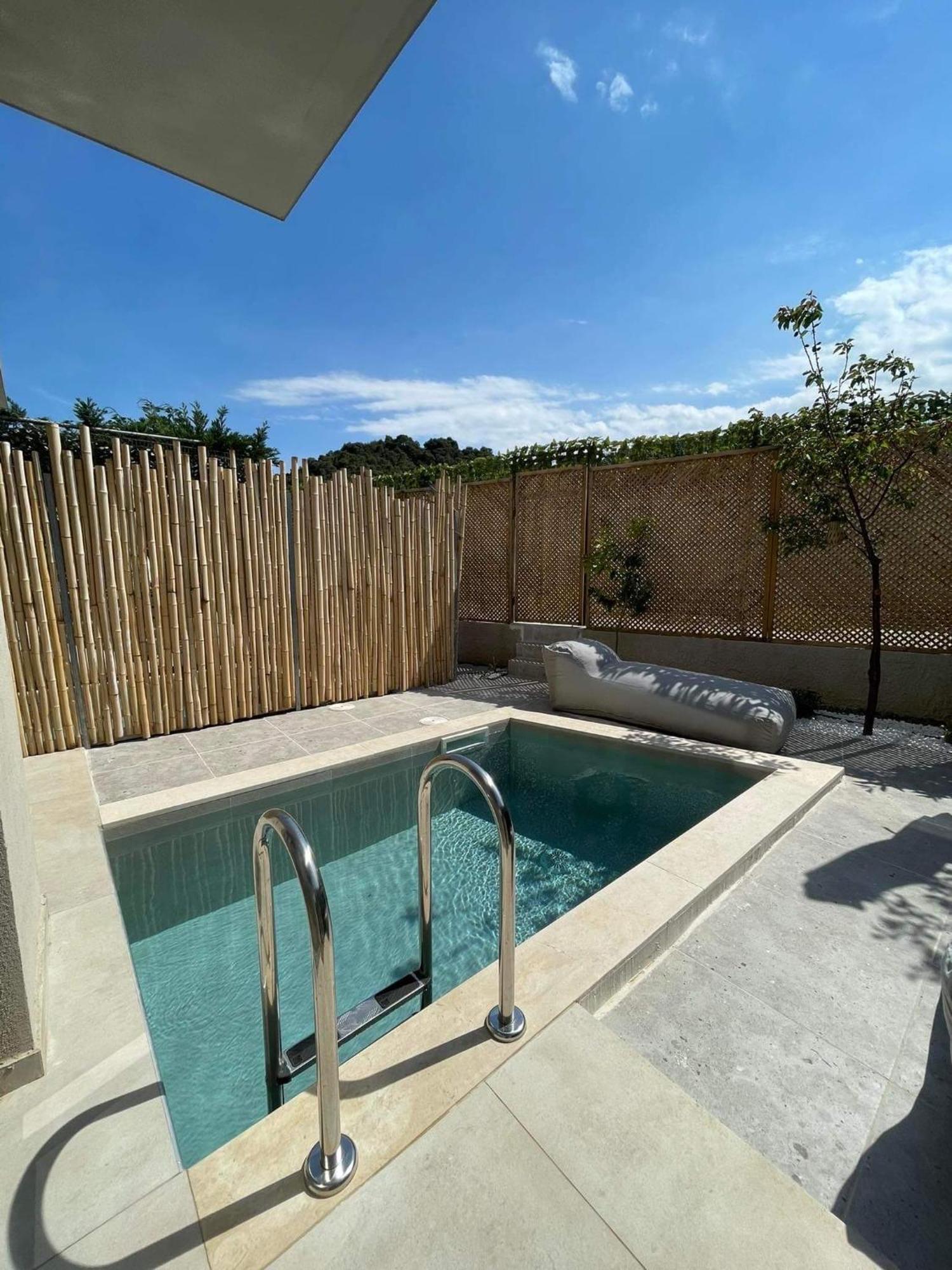 Theros Suites Dhiminio Luaran gambar